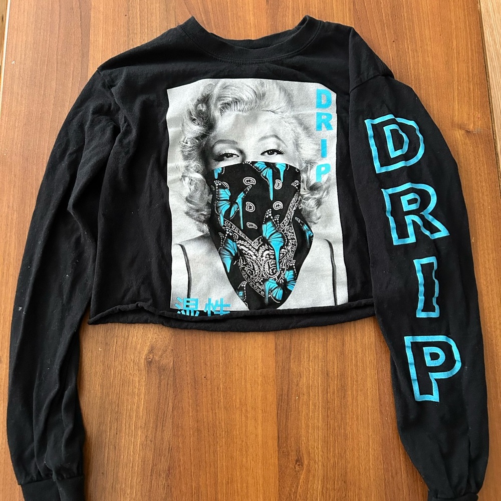 Rue21 Black and Blue Graphic Crop Top
